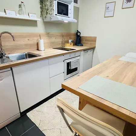 Bel Entier 2 Pers Parking Prive Balcon * Metz